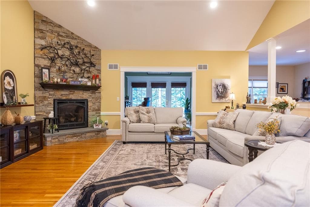 Single Family Residence at 20 Tea House Lane, Warwick, photo 12 of 31