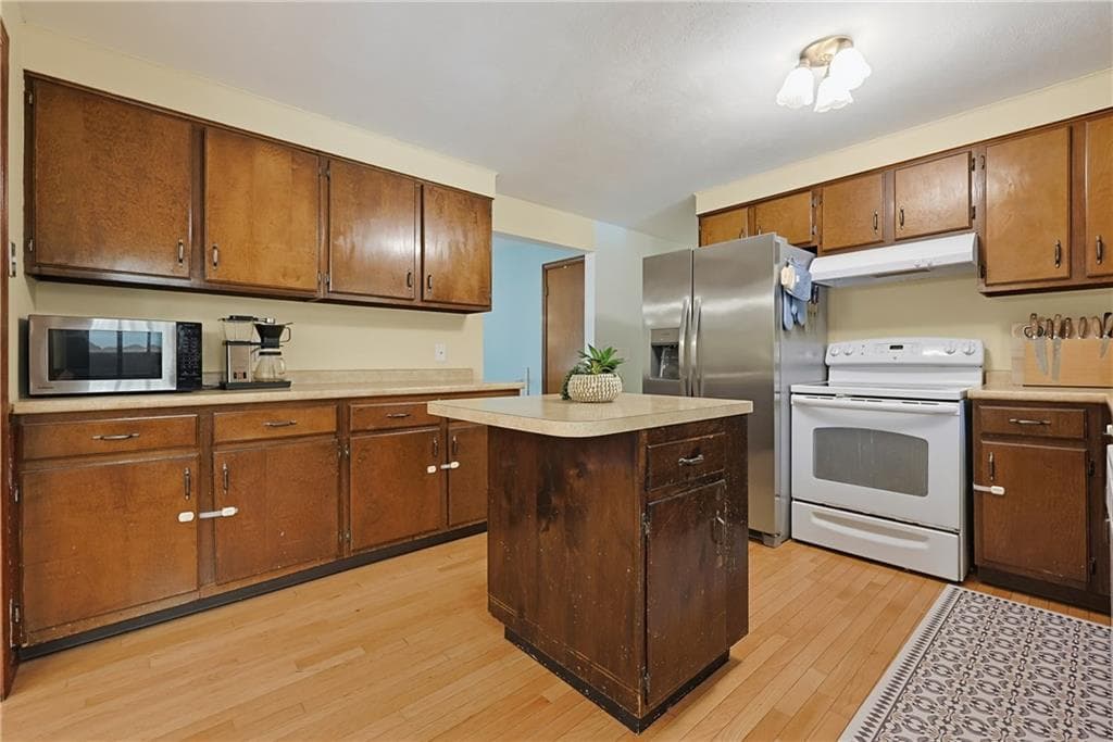Single Family Residence at 685 Twin Brook Lane, Coventry, photo 13 of 42