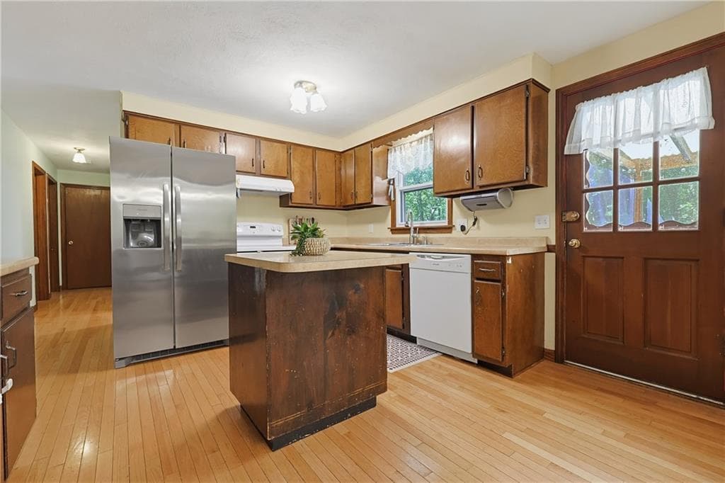 Single Family Residence at 685 Twin Brook Lane, Coventry, photo 12 of 42