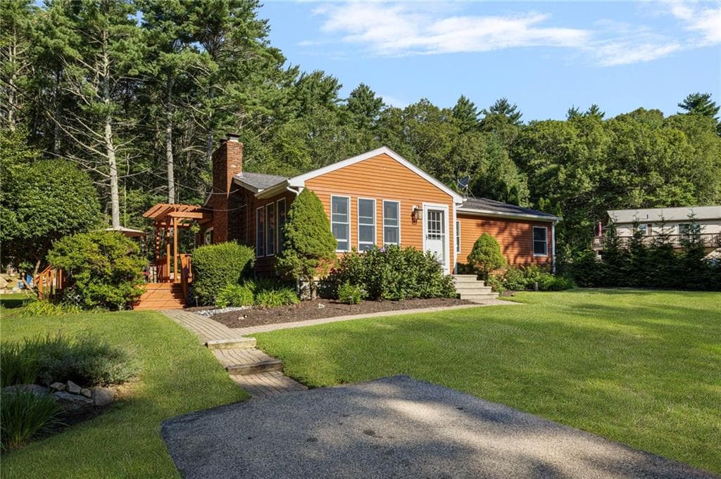 Single Family Residence at 702 Gardner Road, Exeter, photo 2 of 44