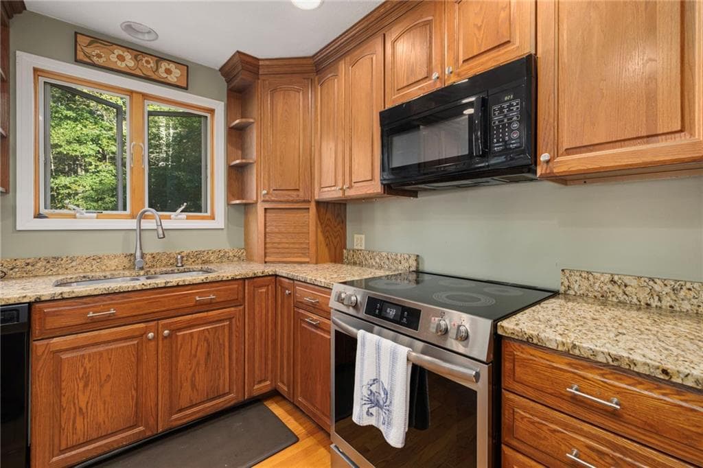 Single Family Residence at 702 Gardner Road, Exeter, photo 12 of 44