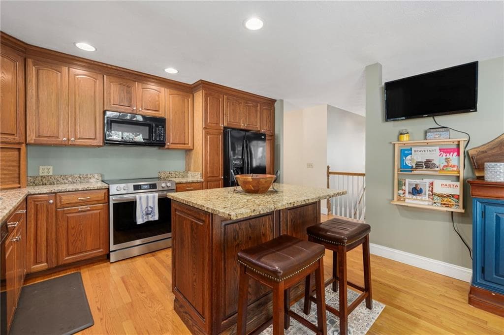 Single Family Residence at 702 Gardner Road, Exeter, photo 14 of 44