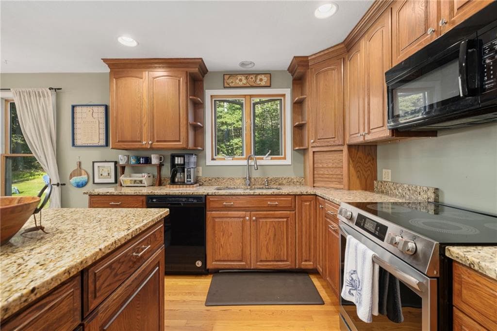Single Family Residence at 702 Gardner Road, Exeter, photo 11 of 44