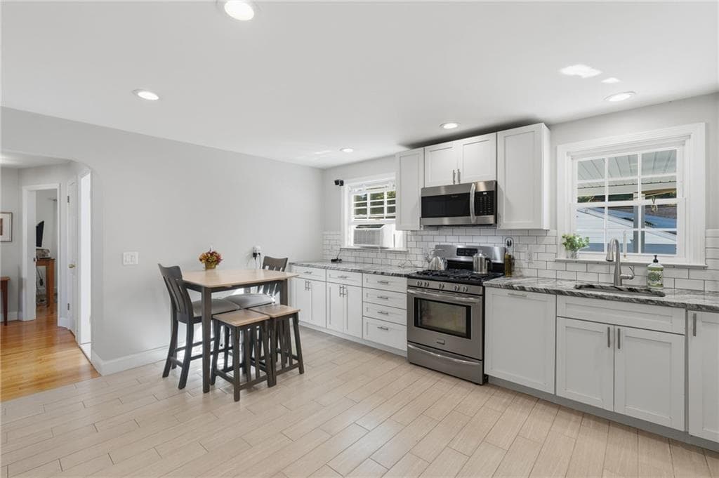 Single Family Residence at 200 Rowe Avenue, Pawtucket, photo 5 of 33