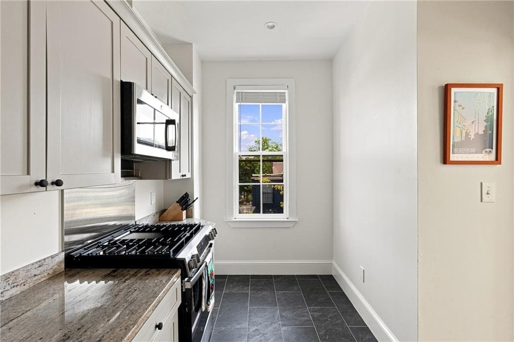 Condominium at 12 Mount Vernon Street UNIT 4, Newport, photo 17 of 50