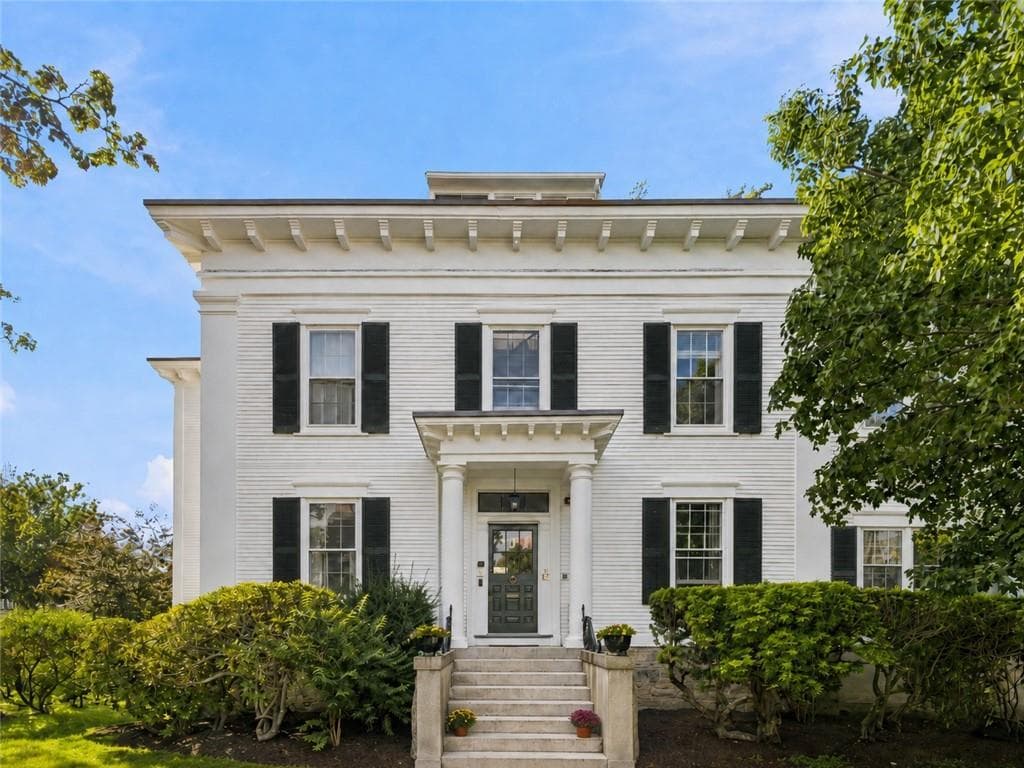 Condominium at 12 Mount Vernon Street UNIT 4, Newport, photo 3 of 50