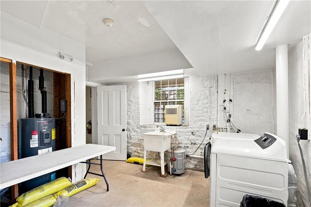 Condominium at 12 Mount Vernon Street UNIT 4, Newport, photo 35 of 50