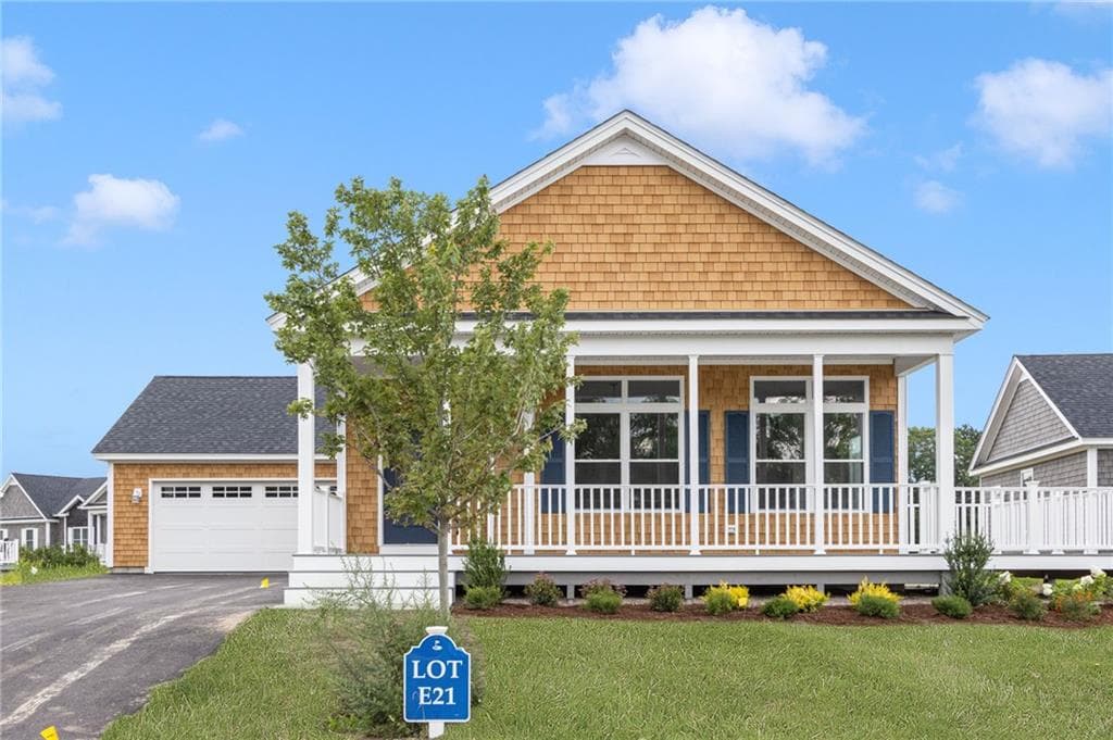 Condominium at 575 South Shore Village Boulevard, South Kingstown, photo 2 of 48