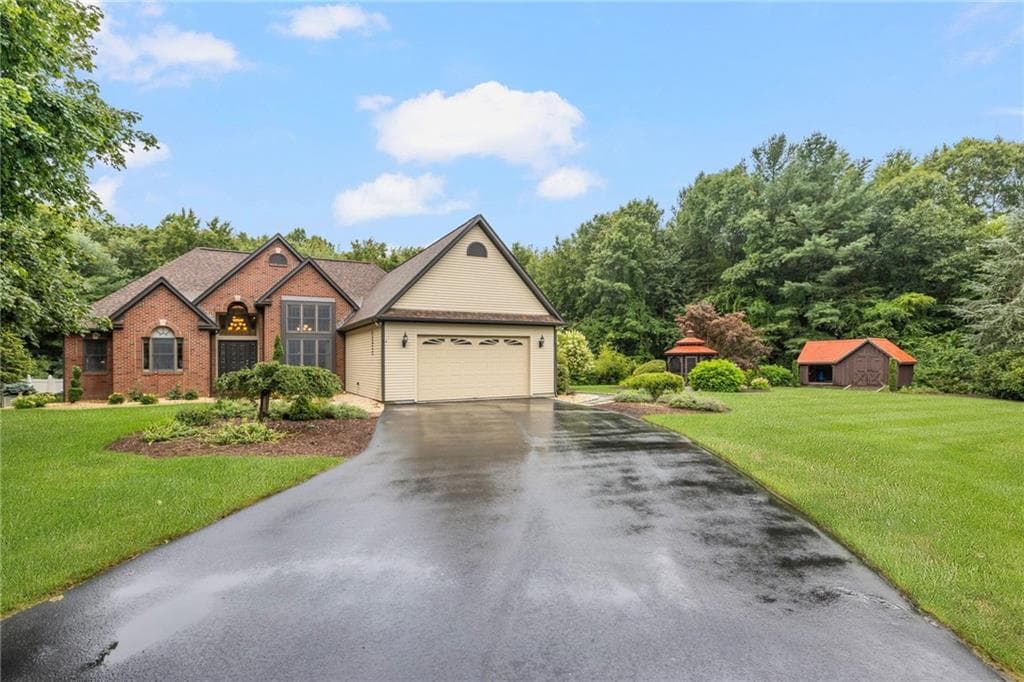 Single Family Residence at 42 Deer Run Drive, West Greenwich, photo 12 of 50