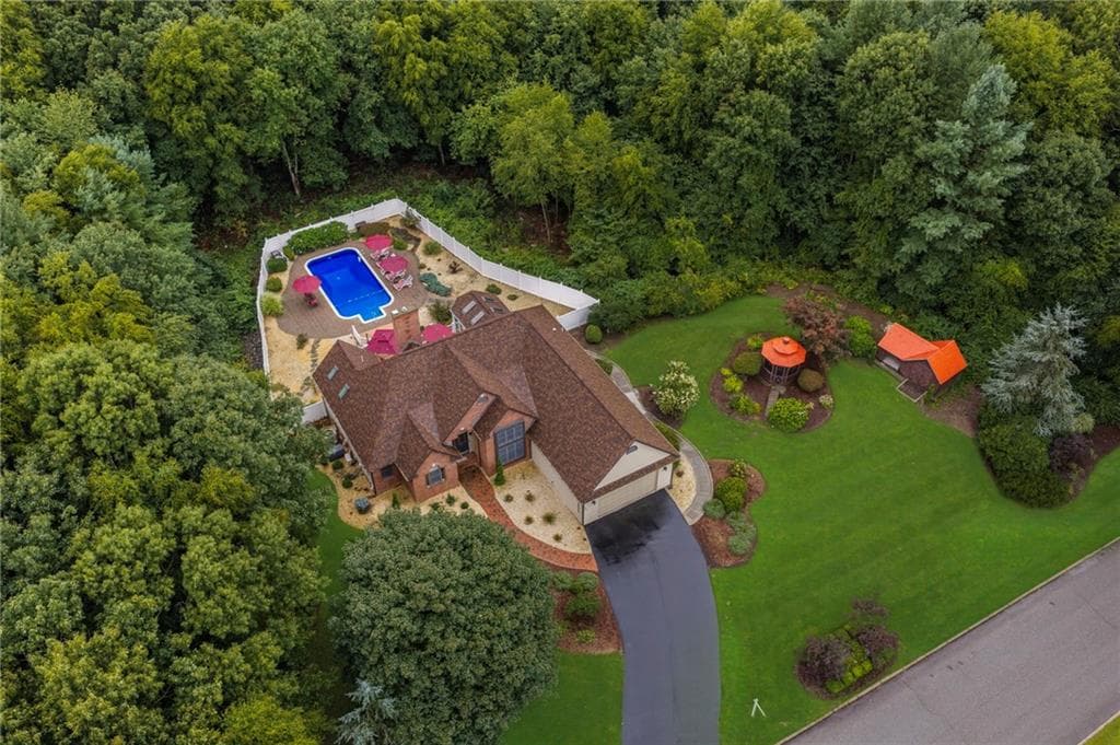 Single Family Residence at 42 Deer Run Drive, West Greenwich, photo 3 of 50