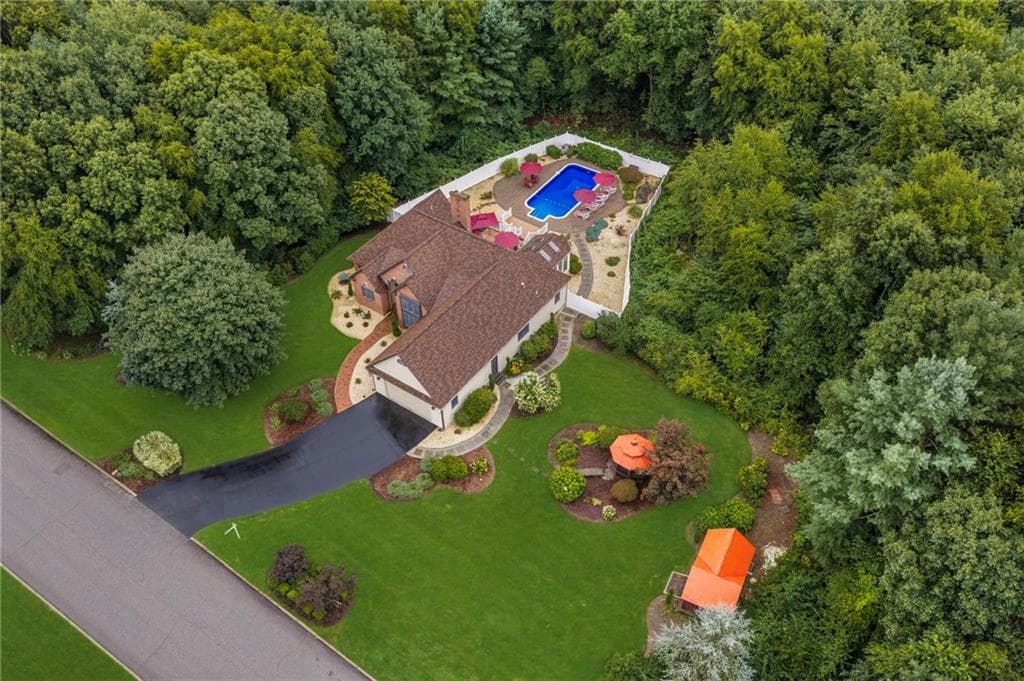 Single Family Residence at 42 Deer Run Drive, West Greenwich, photo 4 of 50