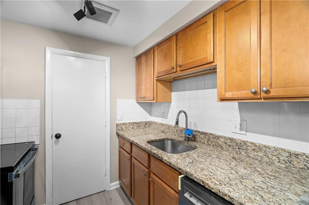 Condominium at 50 Carnation Street UNIT 6, Pawtucket, photo 12 of 23