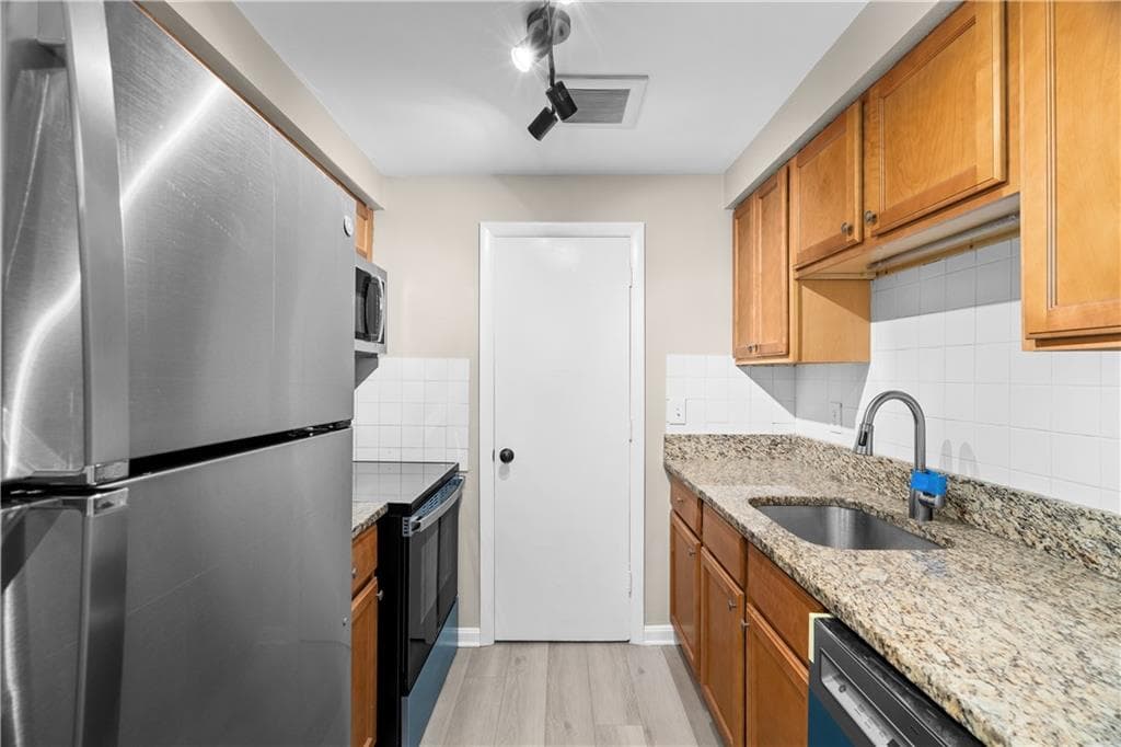 Condominium at 50 Carnation Street UNIT 6, Pawtucket, photo 11 of 23