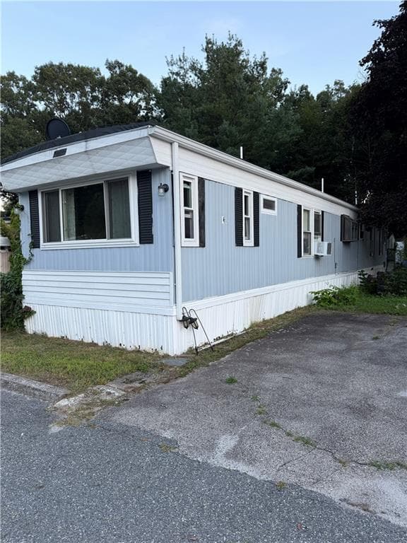 Single Family Residence at 27 Woodward Unit 5 Road, Lincoln, photo 2 of 39