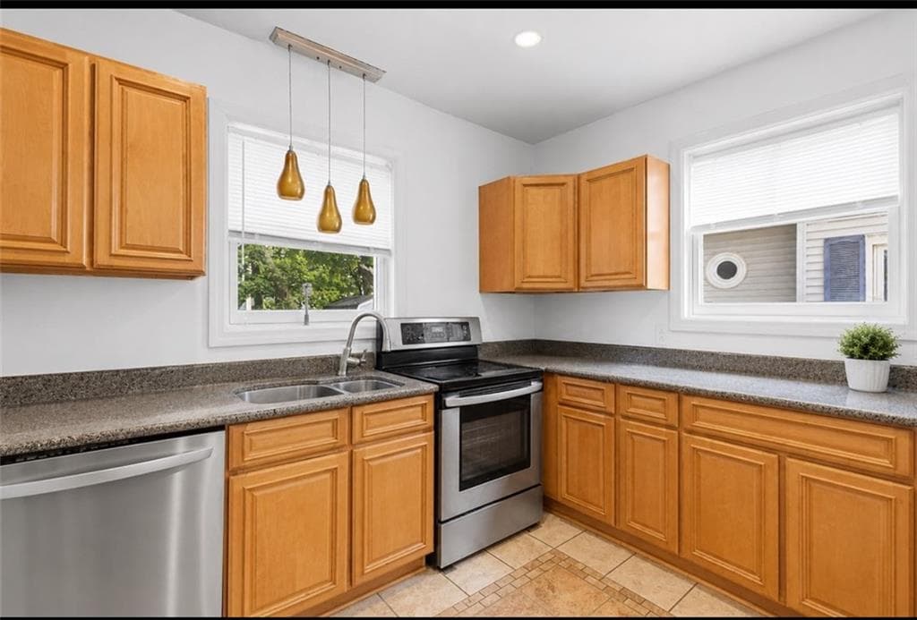 Multi Family at 165 Briggs Street, Providence, photo 10 of 25