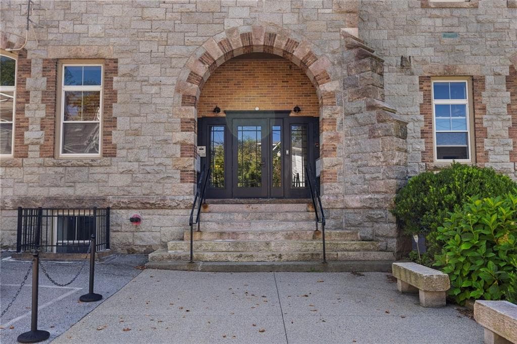 Condominium at 426 Spring Street UNIT B101, Newport, photo 36 of 36