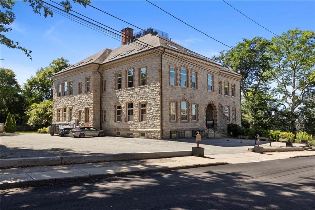 Condominium at 426 Spring Street UNIT B101, Newport, photo 35 of 36