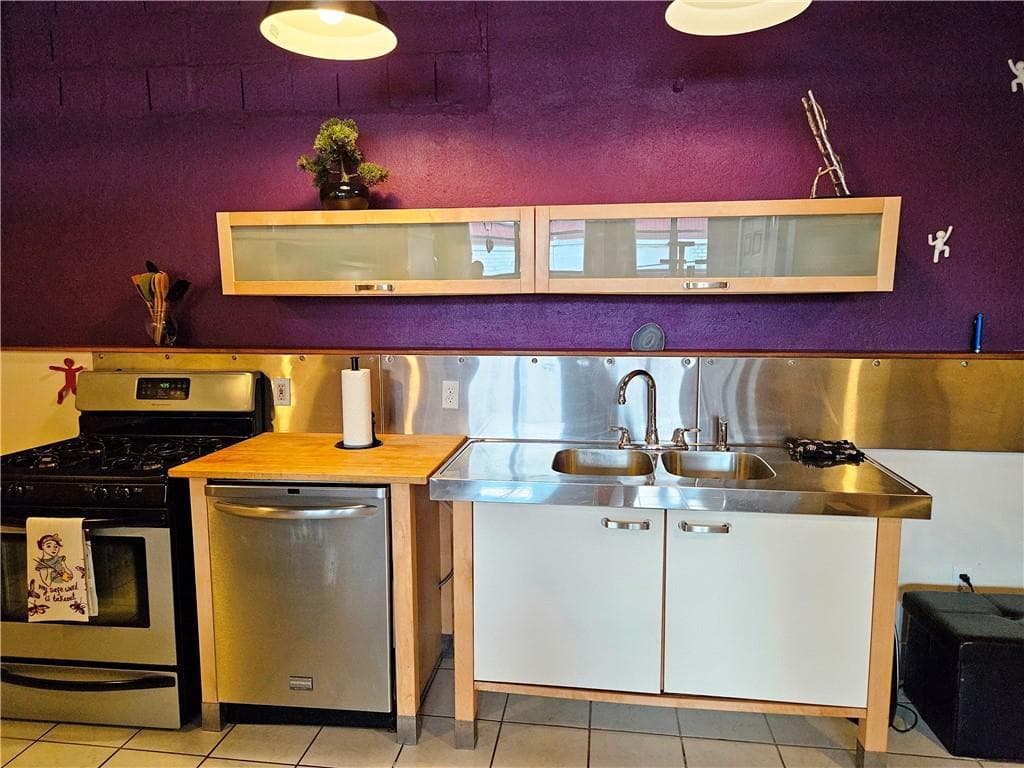 Condominium at 404 Roosevelt Avenue UNIT 103G, Central Falls, photo 5 of 23