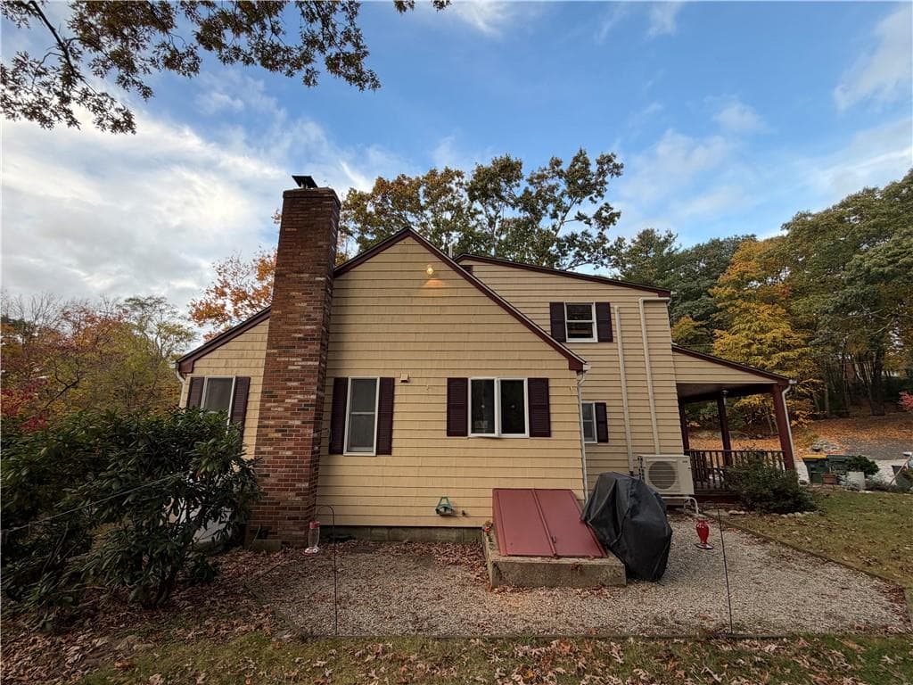 Single Family Residence at 67 Mountaindale Road, Smithfield, photo 2 of 32