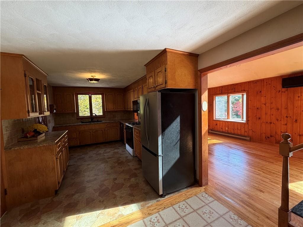 Single Family Residence at 67 Mountaindale Road, Smithfield, photo 7 of 32
