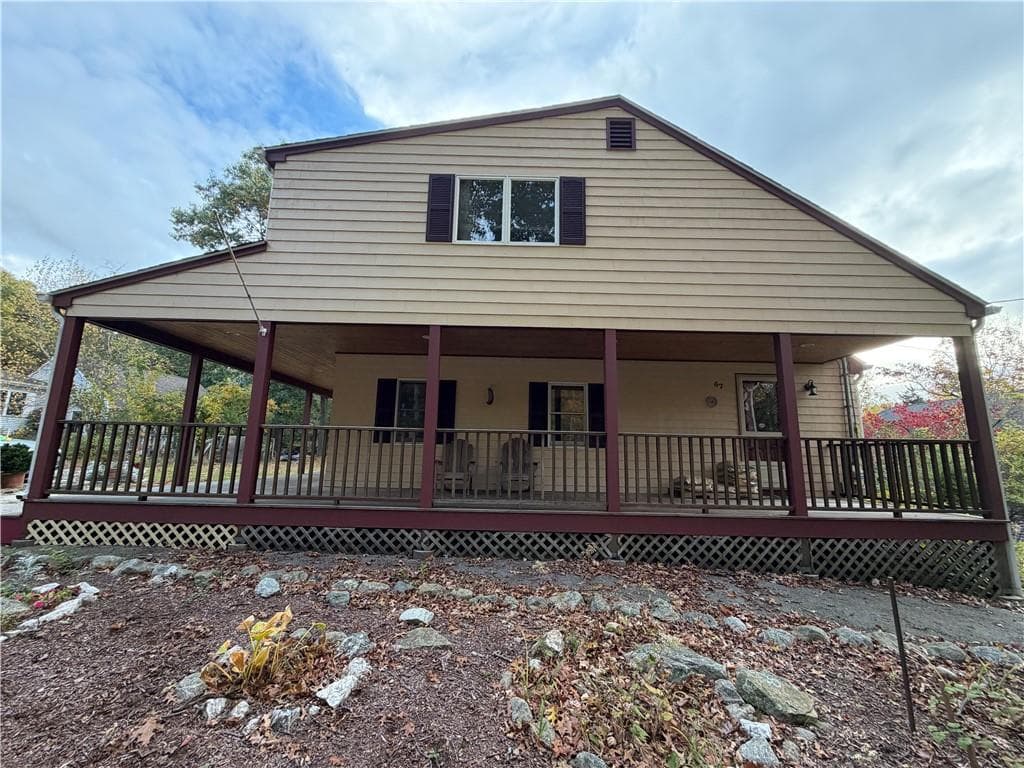 Single Family Residence at 67 Mountaindale Road, Smithfield, photo 3 of 32