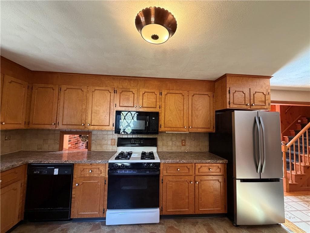 Single Family Residence at 67 Mountaindale Road, Smithfield, photo 9 of 32