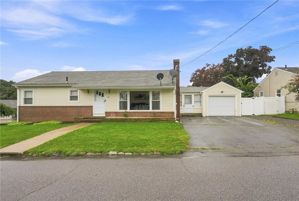 Single Family Residence at 36 Brookfield Drive, Cranston, photo 4 of 50