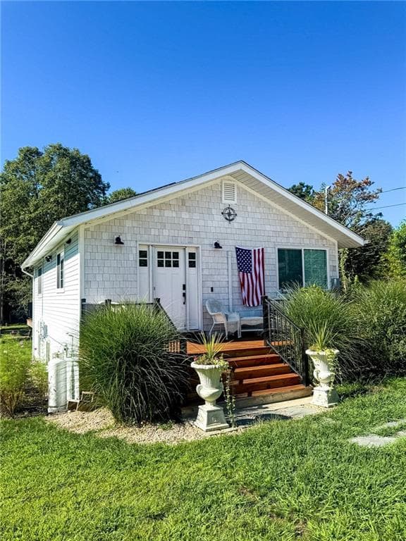 Single Family Residence at 52 Elm Road, South Kingstown, photo 2 of 46
