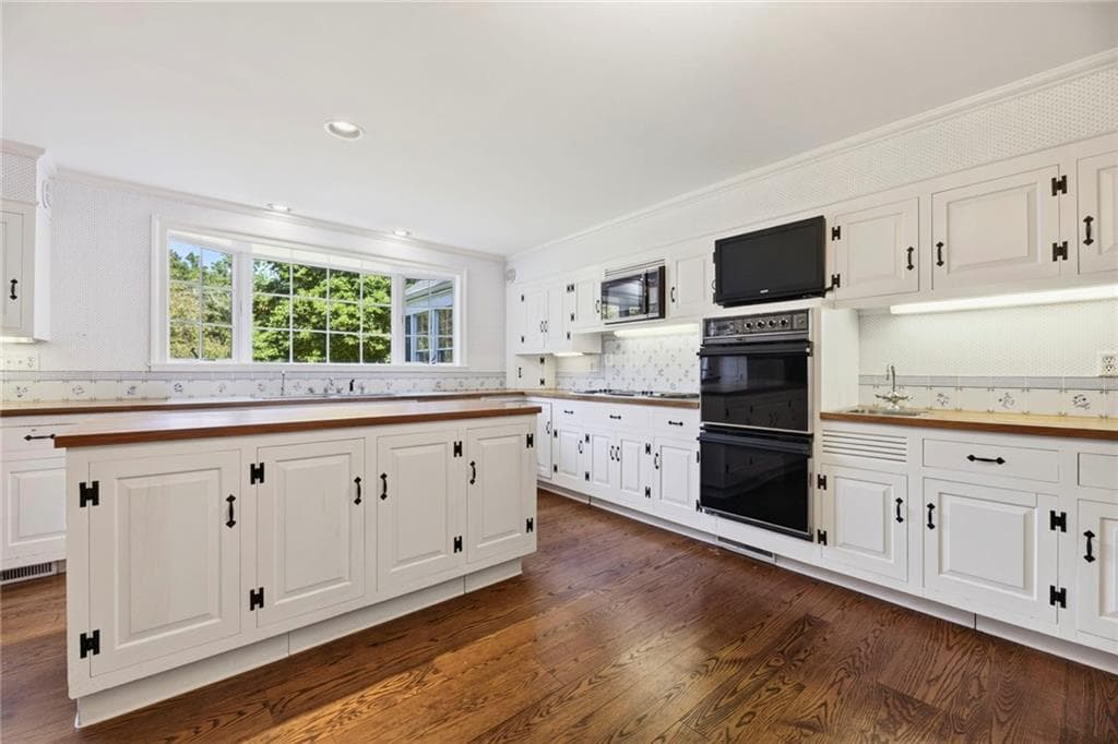 Single Family Residence at 250 Rumstick Road, Barrington, photo 19 of 49