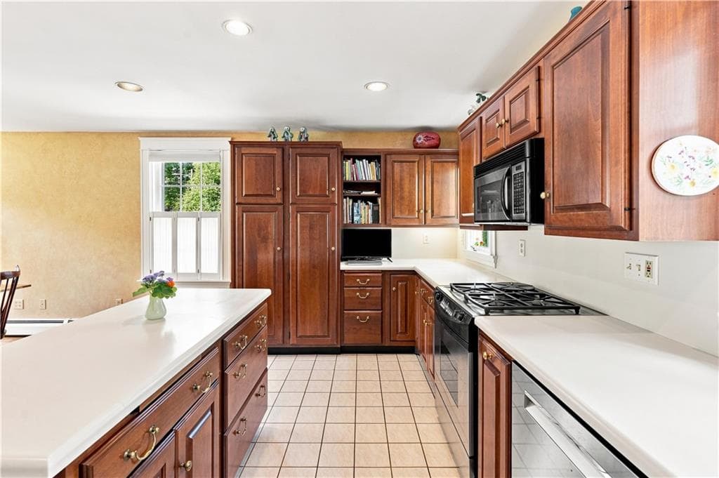 Single Family Residence at 7 Elton Road, Barrington, photo 18 of 50