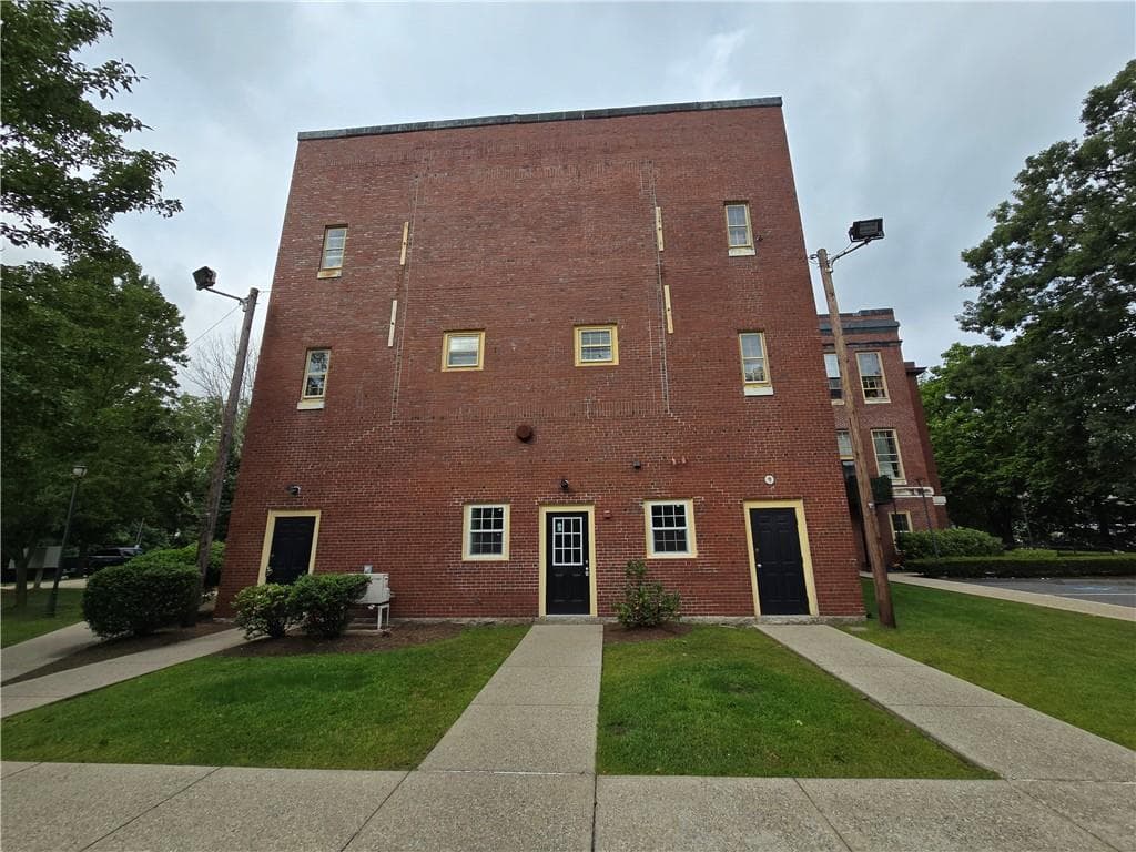 Condominium at 265 Sayles Avenue UNIT 8, Burrillville, photo 2 of 12