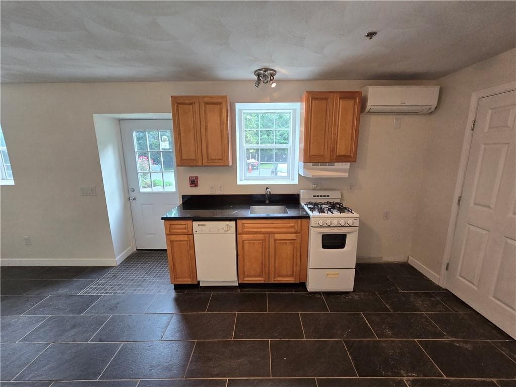 Condominium at 265 Sayles Avenue UNIT 8, Burrillville, photo 5 of 12