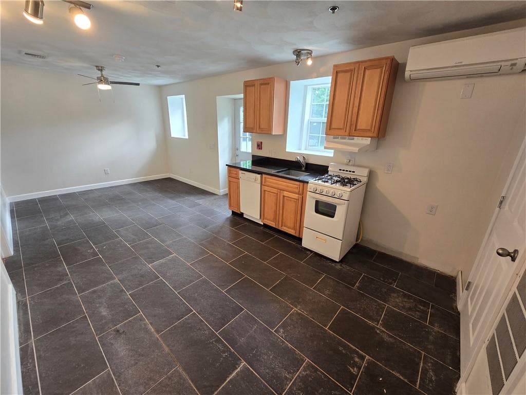 Condominium at 265 Sayles Avenue UNIT 8, Burrillville, photo 4 of 12