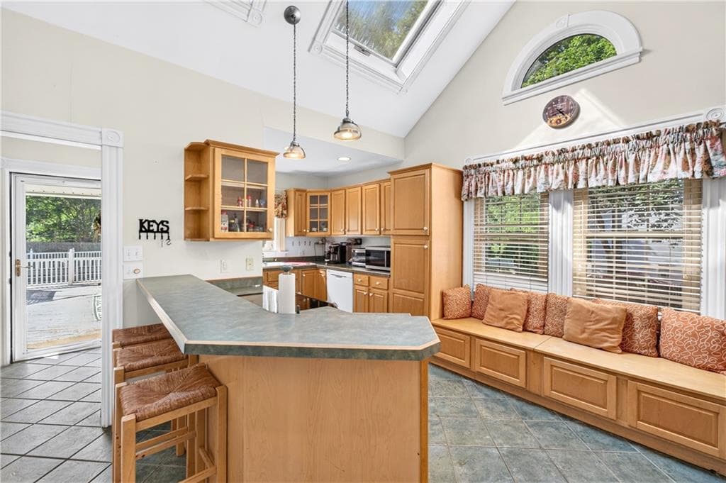 Single Family Residence at 392 Bradford Road, Westerly, photo 7 of 25