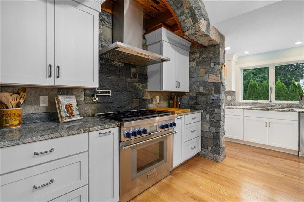 Single Family Residence at 10 Maywood Road, Narragansett, photo 7 of 36