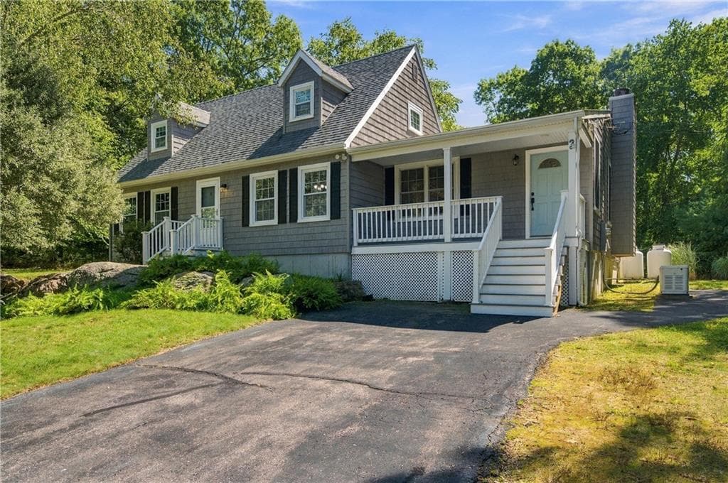 Single Family Residence at 3 Oakland Road, Richmond, photo 2 of 42