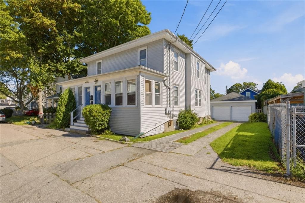 7 8 Warner Place