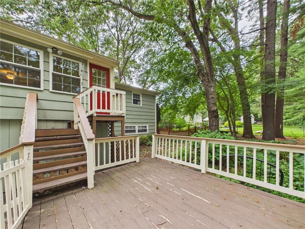 Single Family Residence at 77 Surrey Lane, North Kingstown, photo 2 of 50
