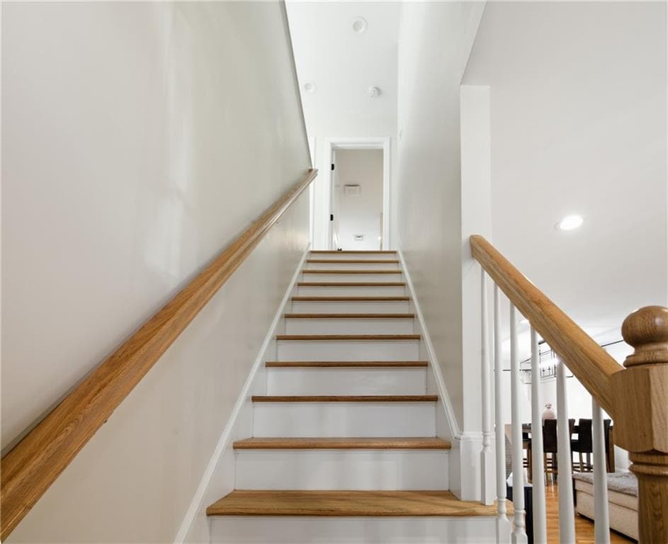 Single Family Residence at 148 Hunts Avenue, Pawtucket, photo 31 of 44