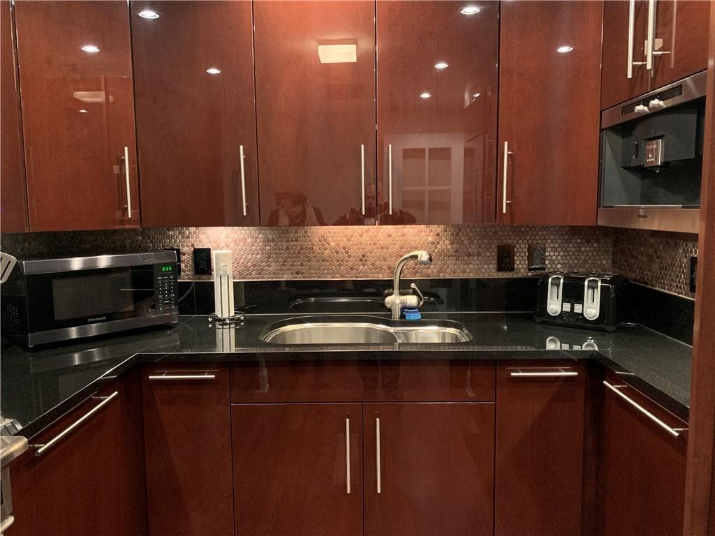 Condominium at 1 Tower Drive UNIT 704, Portsmouth, photo 12 of 30