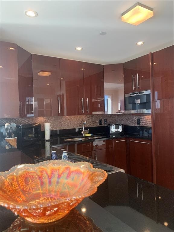 Condominium at 1 Tower Drive UNIT 704, Portsmouth, photo 11 of 30