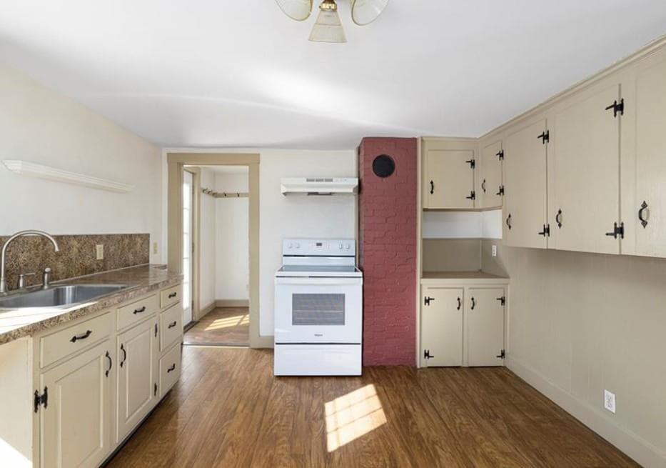 Single Family Residence at 1896 Middle Road, East Greenwich, photo 6 of 28
