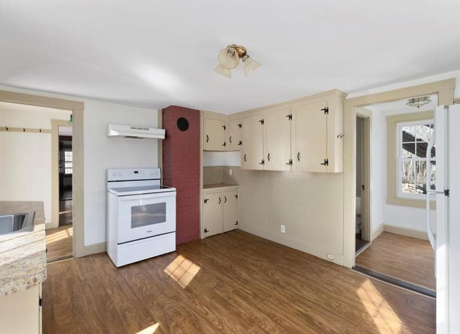 Single Family Residence at 1896 Middle Road, East Greenwich, photo 7 of 28