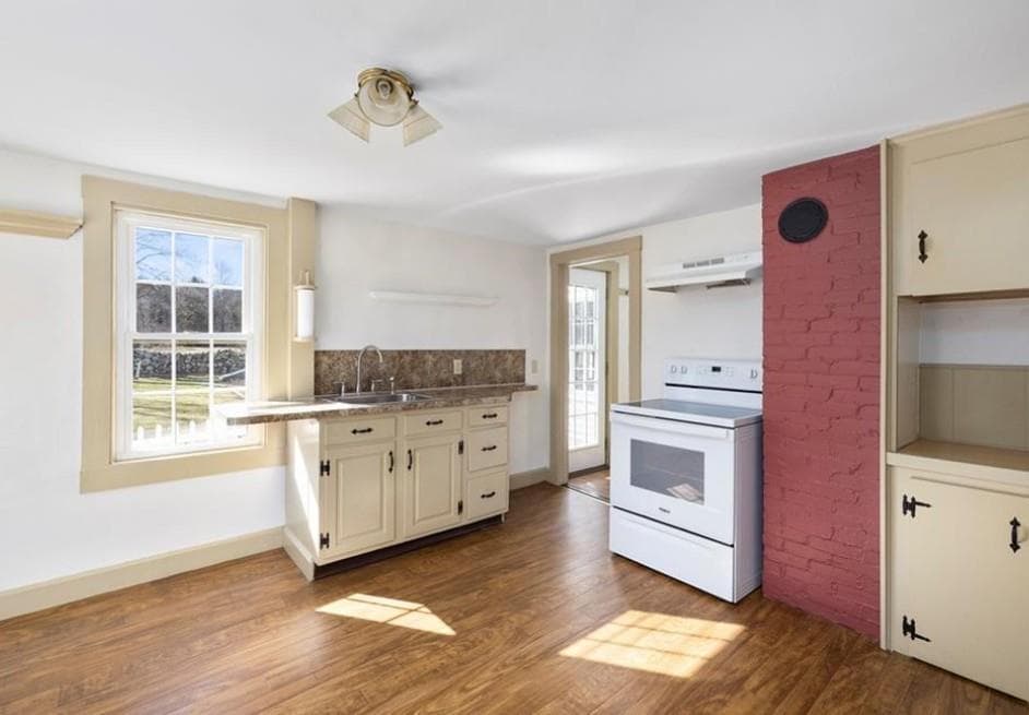 Single Family Residence at 1896 Middle Road, East Greenwich, photo 8 of 28