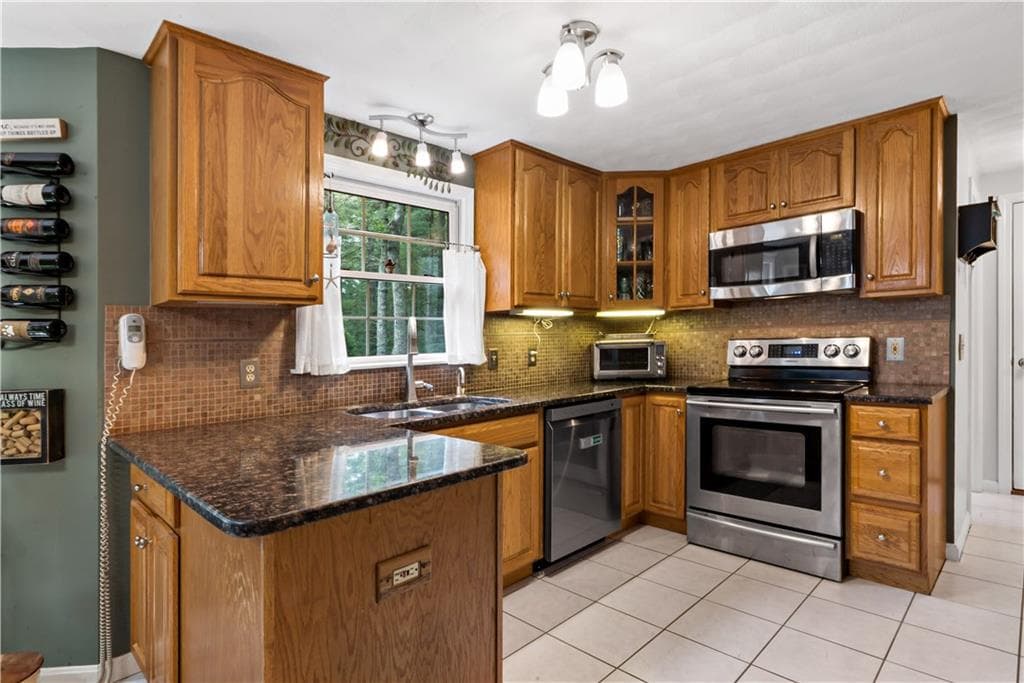 Single Family Residence at 31 Catherine Wright Court, West Greenwich, photo 15 of 42