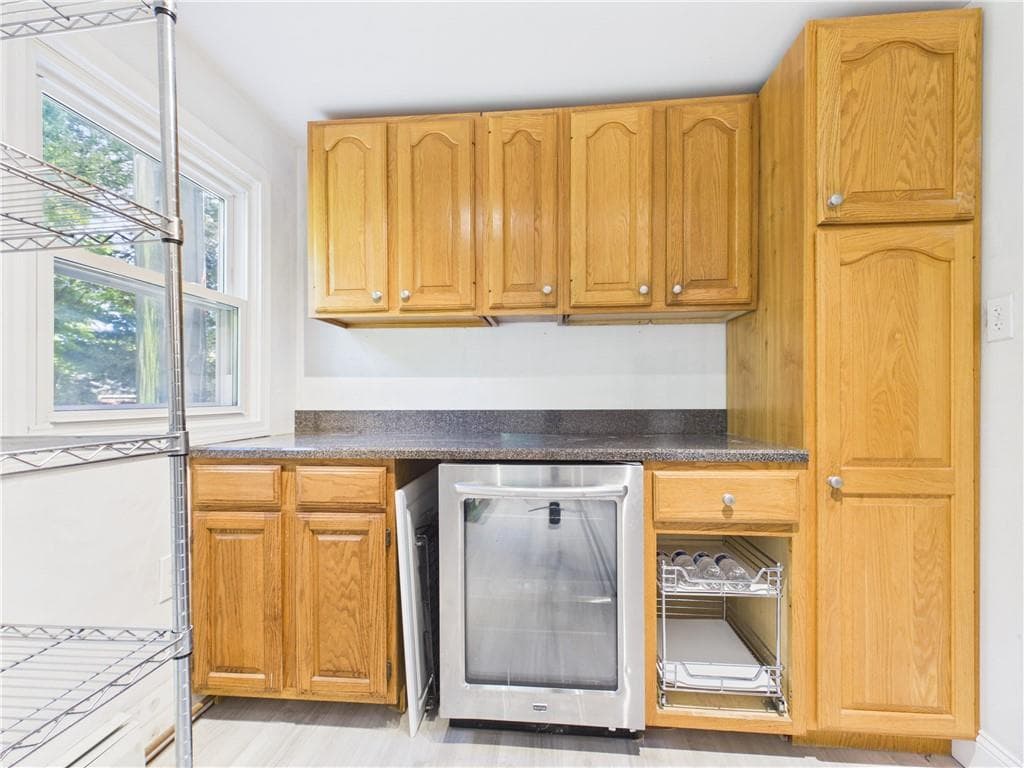 Single Family Residence at 11 Winsor Park Way, Glocester, photo 13 of 37
