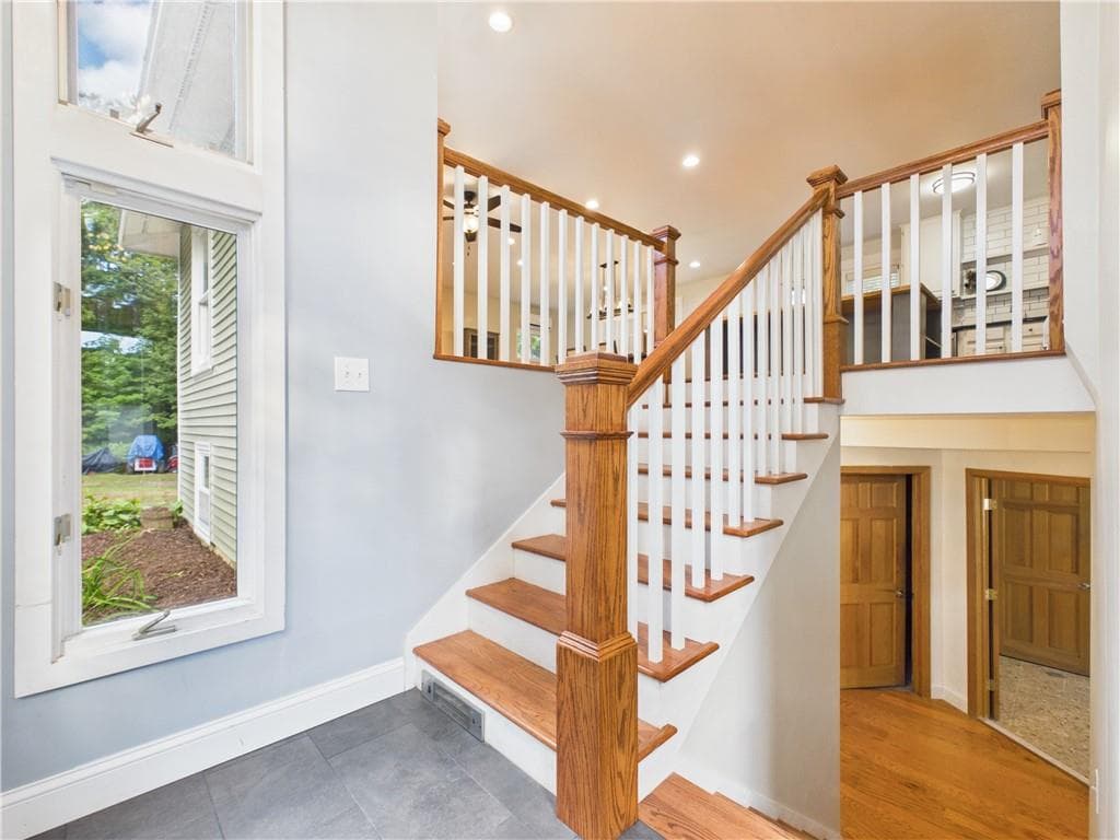 Single Family Residence at 11 Winsor Park Way, Glocester, photo 5 of 37