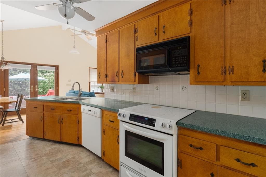 Single Family Residence at 66 Berry Lane, Bristol, photo 12 of 44