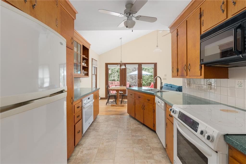 Single Family Residence at 66 Berry Lane, Bristol, photo 8 of 44