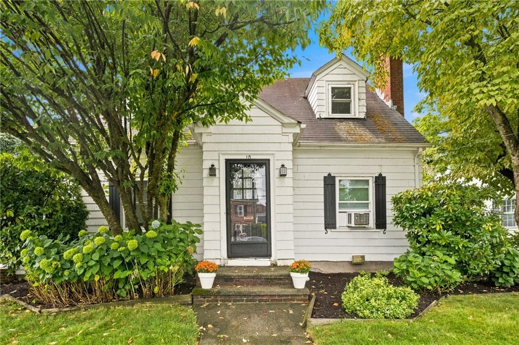 Single Family Residence at 10 Justice Street, Providence, photo 2 of 32